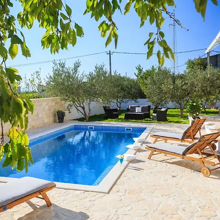 Awesome In Kastel Sucurac Holiday home Kastela