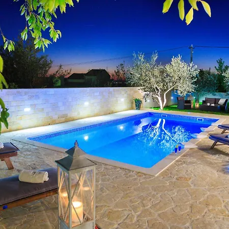 Holiday home Awesome In Kastel Sucurac Kastela