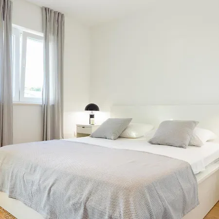Holiday home Awesome In Kastel Sucurac *